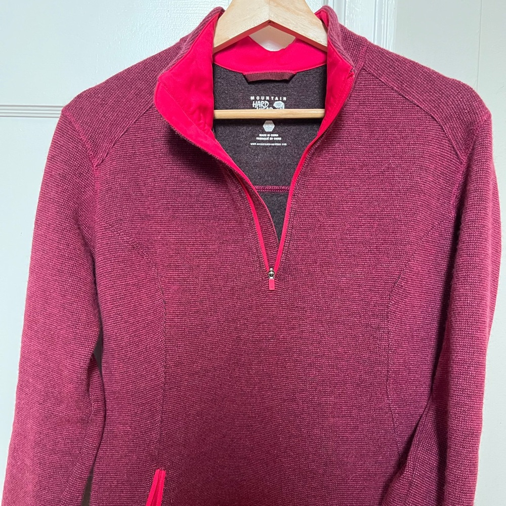 Mountain hardware women’s medium pullover. Ski sweater/ athleisure.